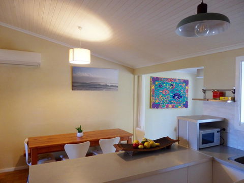 Driftwood On Dover - Sunshine Coast Tourism 4