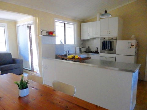 Driftwood On Dover - Sunshine Coast Tourism 3