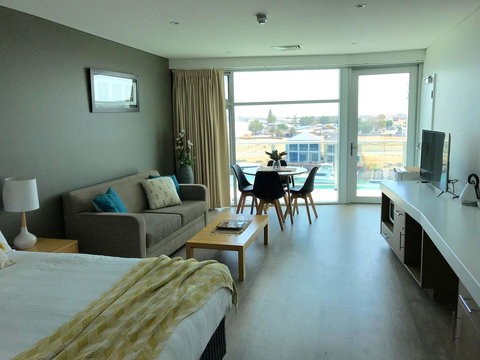 Ocean View Luxury Apartment & Suite - Holiday Sunshine Coast 24