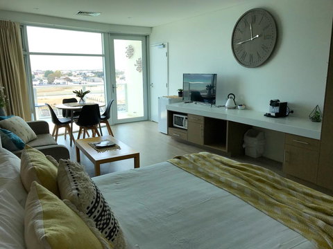 Ocean View Luxury Apartment & Suite - Holiday Sunshine Coast 13