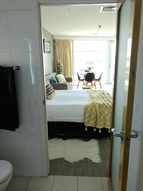 Ocean View Luxury Apartment & Suite - Holiday Sunshine Coast 16