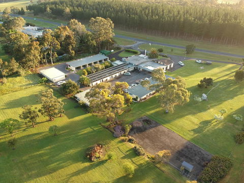 William Macintosh Motor Lodge - Sunshine Coast Tourism 0
