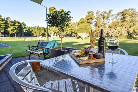 William Macintosh Motor Lodge - Sunshine Coast Tourism 2