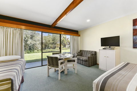 William Macintosh Motor Lodge - Sunshine Coast Tourism 24