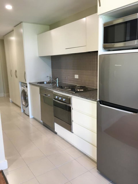 Beachside Luxury Apartments One & Two Bedroom In Beachfront Oaks Pier Building - Sunshine Coast Tourism 21