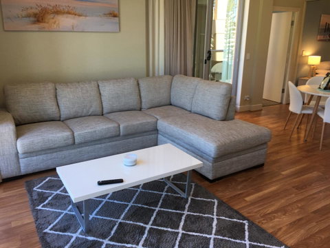 Beachside Luxury Apartments One & Two Bedroom In Beachfront Oaks Pier Building - Sunshine Coast Tourism 20