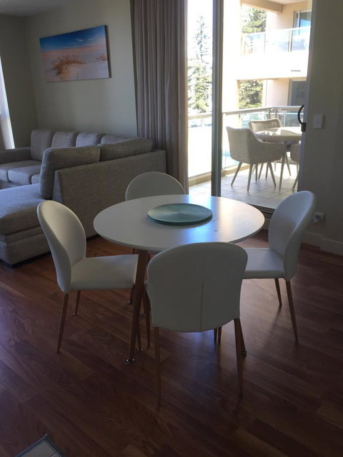 Beachside Luxury Apartments One & Two Bedroom In Beachfront Oaks Pier Building - Sunshine Coast Tourism 18