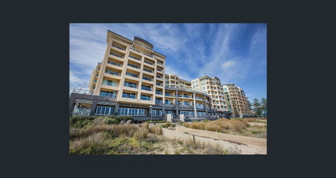 Beachside Luxury Apartments One & Two Bedroom In Beachfront Oaks Pier Building - Sunshine Coast Tourism 2