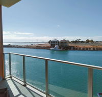 Wallaroo Marina Executive Apartments - Holiday Sunshine Coast