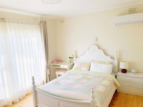 Beautiful Garden House - Holiday Sunshine Coast 10