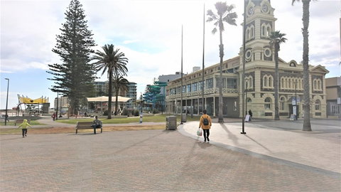 Hi 5 Glenelg Studio Apartment - Sunshine Coast Tourism 26