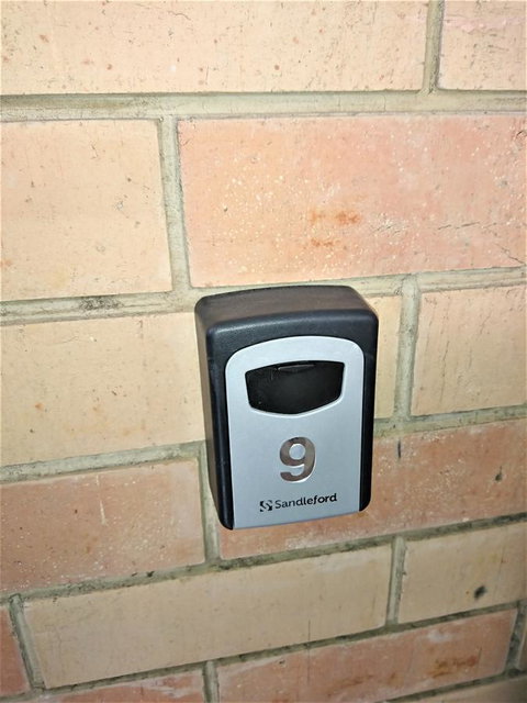 Hi 5 Glenelg Studio Apartment - Sunshine Coast Tourism 13