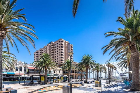 Hi 5 Glenelg Studio Apartment - Sunshine Coast Tourism 30