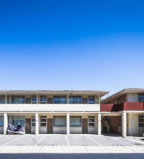 Hi 5 Glenelg Studio Apartment - Sunshine Coast Tourism 14
