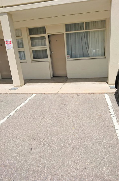 Hi 5 Glenelg Studio Apartment - Sunshine Coast Tourism 15