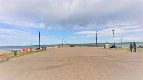 Hi 5 Glenelg Studio Apartment - Sunshine Coast Tourism 27