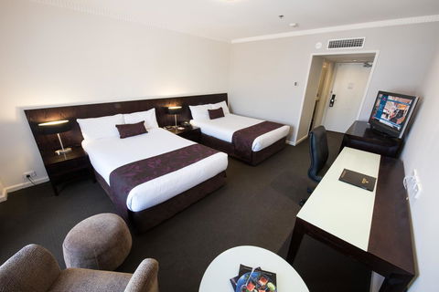 Hotel Grand Chancellor Adelaide - Holiday Sunshine Coast 1