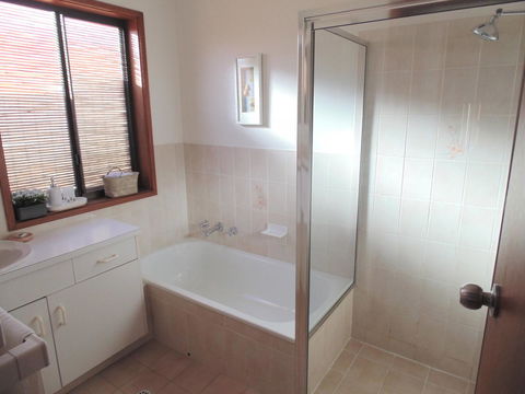 Baronet B & B - Sunshine Coast Tourism 13