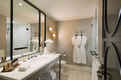 Mayfair Hotel - Holiday Sunshine Coast 12
