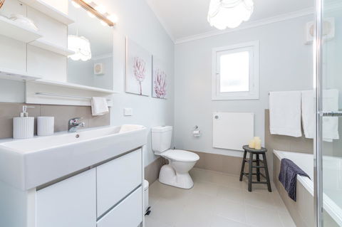 McLaren Vale Getaway - Sunshine Coast Tourism 6