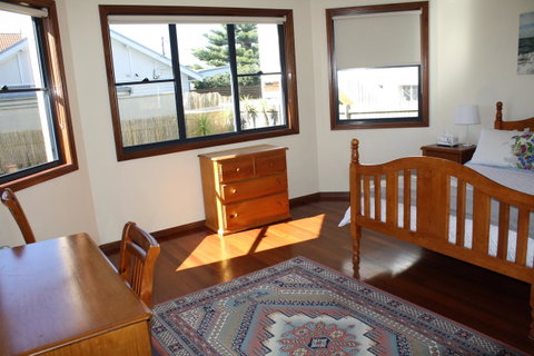 Serenity On Narrabeen Beach - 1Bdr Beachside Retreat - Sunshine Coast Tourism 3