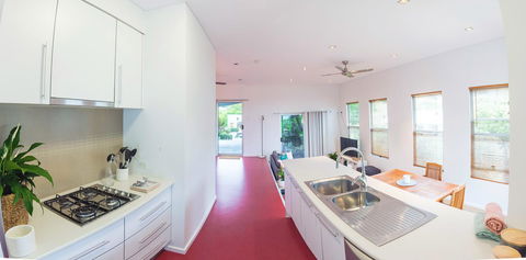 S T U D I O 22 Peaceful Retreat With Garden Views - Holiday Sunshine Coast 4