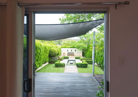 S T U D I O 22 Peaceful Retreat With Garden Views - Holiday Sunshine Coast 12