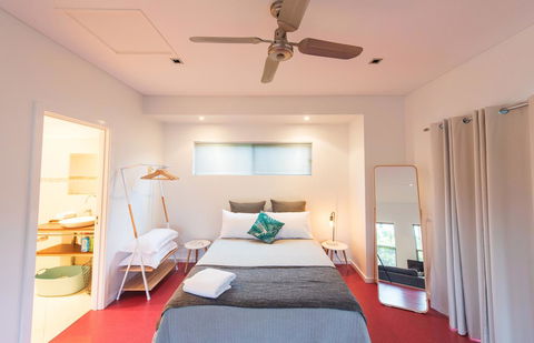 S T U D I O 22 Peaceful Retreat With Garden Views - Holiday Sunshine Coast 3