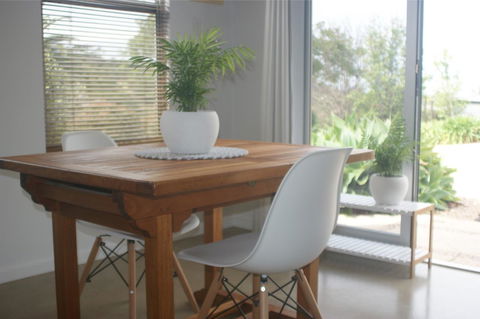 S T U D I O 22 Peaceful Retreat With Garden Views - Holiday Sunshine Coast 9