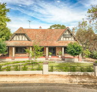 The Tudor House - Holiday Sunshine Coast