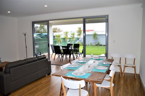 Eastern Breeze - Sunshine Coast Tourism 3