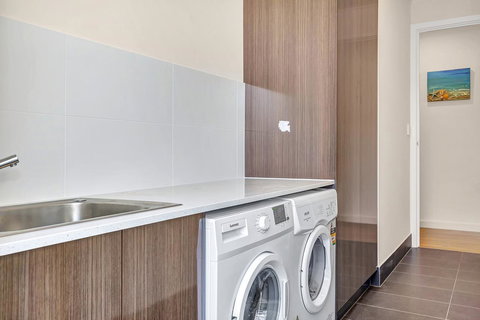 Eastern Breeze - Sunshine Coast Tourism 21