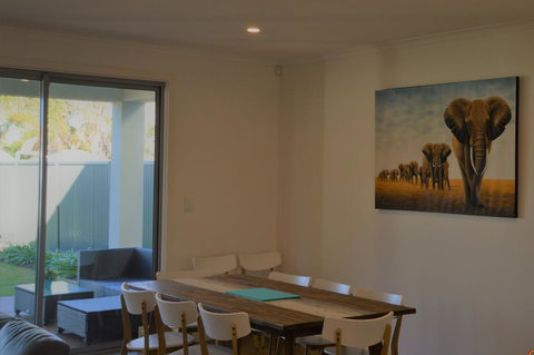 Eastern Breeze - Sunshine Coast Tourism 4