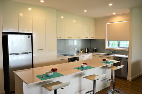 Eastern Breeze - Sunshine Coast Tourism 0