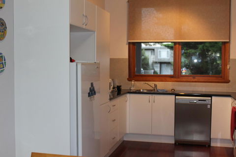 \'Point Break\' Your Waterfront Break At The Point - Holiday Sunshine Coast 8
