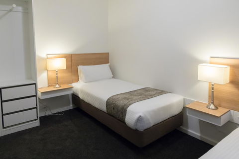Bay 10 - Suites And Apartments - Sunshine Coast Tourism 24