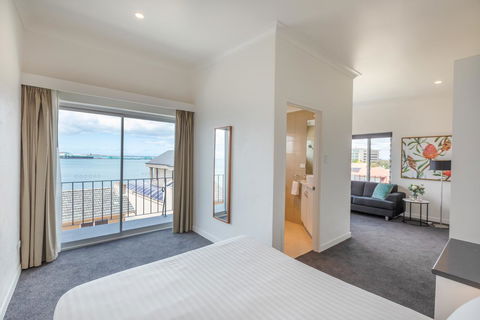 Bay 10 - Suites And Apartments - Sunshine Coast Tourism 11