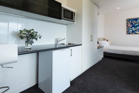 Bay 10 - Suites And Apartments - Sunshine Coast Tourism 18