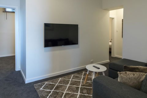 Bay 10 - Suites And Apartments - Sunshine Coast Tourism 9