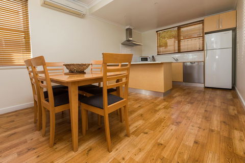 Bay 10 - Suites And Apartments - Sunshine Coast Tourism 32