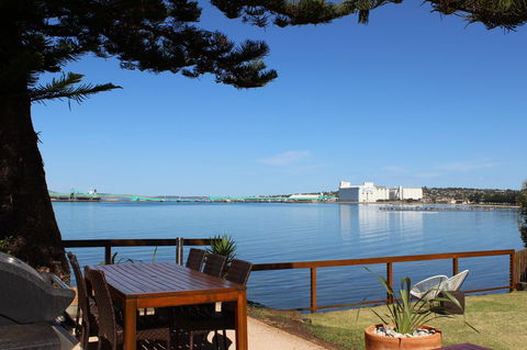 Bay 10 - Suites And Apartments - Sunshine Coast Tourism 29