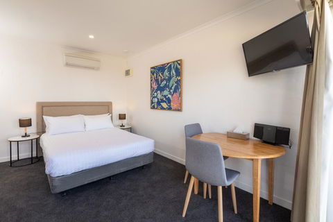 Bay 10 - Suites And Apartments - Sunshine Coast Tourism 8
