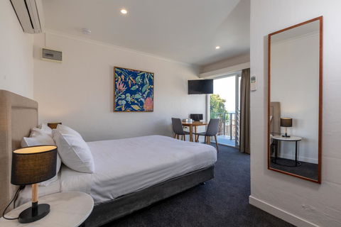 Bay 10 - Suites And Apartments - Sunshine Coast Tourism 13