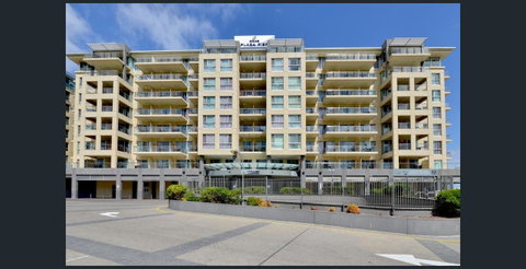 Luxury Beachside Accomodation - Sunshine Coast Tourism 13