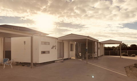 Rocks Retreat Cabin - Dolphin - Holiday Sunshine Coast 2