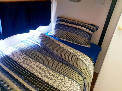 Rocks Retreat Cabin - Dolphin - Holiday Sunshine Coast 8