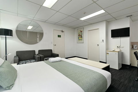 Cosmo On Bank - Sunshine Coast Tourism 9