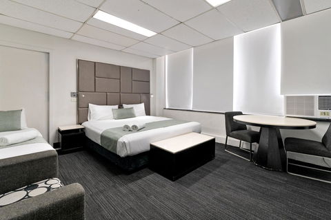 Cosmo On Bank - Sunshine Coast Tourism 2