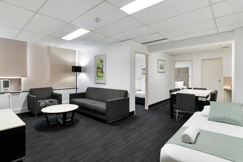 Cosmo On Bank - Sunshine Coast Tourism 5