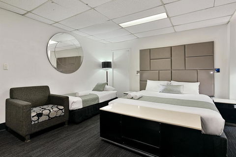 Cosmo On Bank - Sunshine Coast Tourism 4